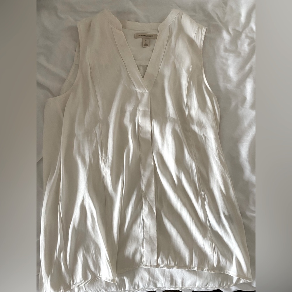 New Banana Republic Flowy White Top